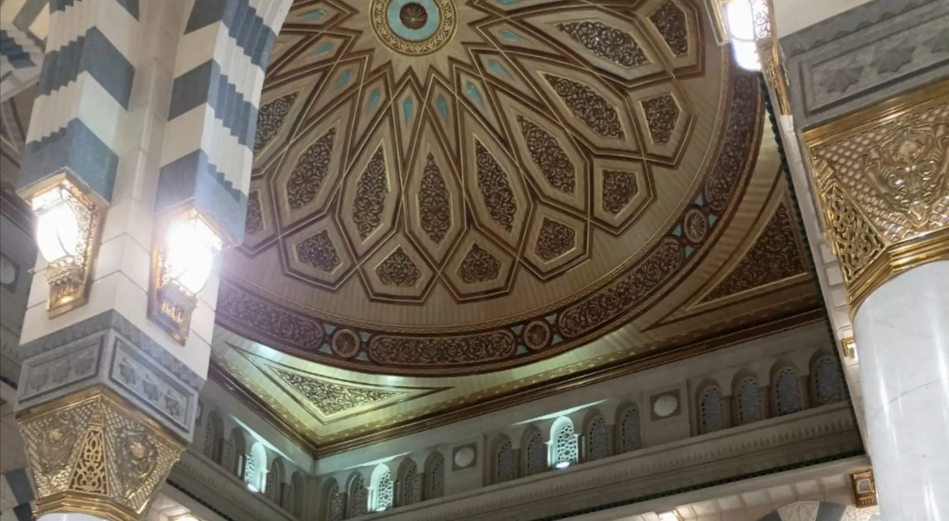 Atap masjid Nabawi